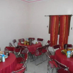 Отель Auberge De Jeunesse Ouarzazate - Hostel Марокко, Уарзазат - отзывы, цены и фото номеров - забронировать отель Auberge De Jeunesse Ouarzazate - Hostel онлайн питание