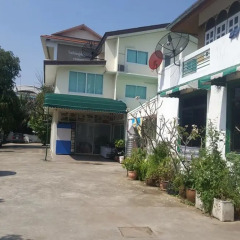 H Youth Hostel Бангкок парковка