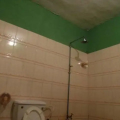 Adesua Hotel Suites and Event centre ванная
