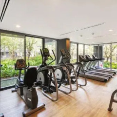 Отель The Deck Condo Patong фитнесс-зал фото 2