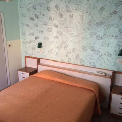 Hotel Ausonia сейф в номере