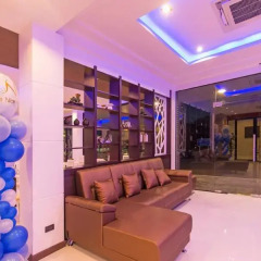 The Nice Hotel развлечения