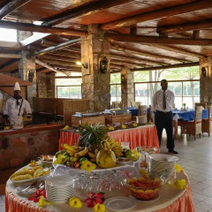 Hotel Club Du Lac Tanganyika питание фото 3