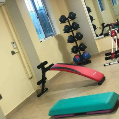 JLW Hostel фитнесс-зал