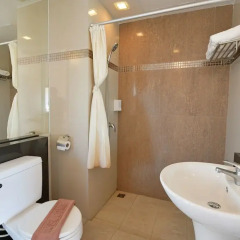 Отель OYO 109 Ozone Prime Resort Паттайя ванная