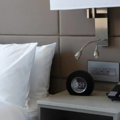 Отель AC Hotel by Marriott Beverly Hills США, Лос-Анджелес - отзывы, цены и фото номеров - забронировать отель AC Hotel by Marriott Beverly Hills онлайн удобства в номере фото 2