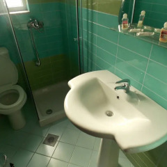 Отель Serxhio Apartments Албания, Саранда - отзывы, цены и фото номеров - забронировать отель Serxhio Apartments онлайн ванная фото 2