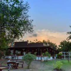 Отель Cowboy Farm Resort Pattaya гостиничный бар