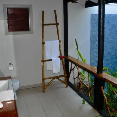 Отель Coconut Beach Resort сейф в номере