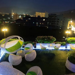 Отель The Kris Residence