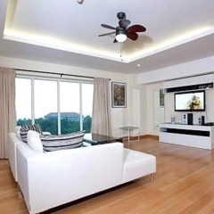 Апартаменты Emerald Palace Serviced Apartment Паттайя комната для гостей фото 5