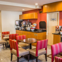 Отель Comfort Inn JFK Airport США, Нью-Йорк - 1 отзыв об отеле, цены и фото номеров - забронировать отель Comfort Inn JFK Airport онлайн питание