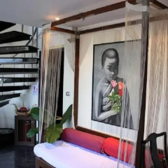 Отель Room Club The Bed Suite комната для гостей