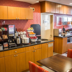 Отель Comfort Inn JFK Airport США, Нью-Йорк - 1 отзыв об отеле, цены и фото номеров - забронировать отель Comfort Inn JFK Airport онлайн питание фото 2