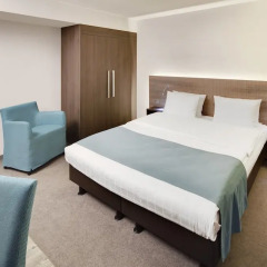 Отель Holiday Inn Düsseldorf - Hafen сейф в номере