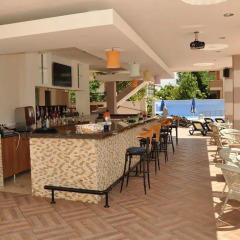 Almera Apart Hotel гостиничный бар
