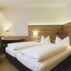 Hotel Jedermann сейф в номере