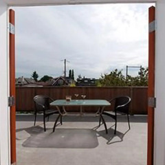 Отель Commercial Drive Accommodations Канада, Ванкувер - отзывы, цены и фото номеров - забронировать отель Commercial Drive Accommodations онлайн балкон