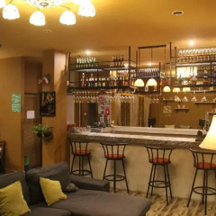 Ol'Masta Hotel & Lounge