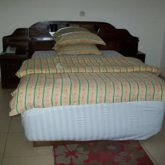 Ampomaah Hotel с домашними животными