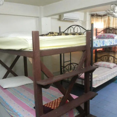 Отель Samsen 6 Guesthouse Бангкок бассейн