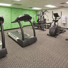 Отель La Quinta Inn & Suites Mpls-Bloomington West Блумингтон фитнесс-зал фото 2
