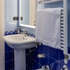 Отель Marina Centro Suite Римини ванная фото 2