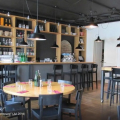 Отель Spot Inn Town Hall Apartament гостиничный бар