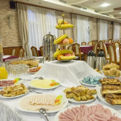 Hotel Stari Krovovi Нови Сад питание