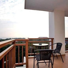 Апартаменты Emerald Palace Serviced Apartment Паттайя балкон