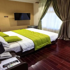 World Lilies Hotel & Events Place сейф в номере