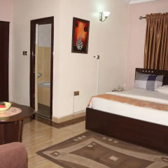 Отель Albert Suites сейф в номере