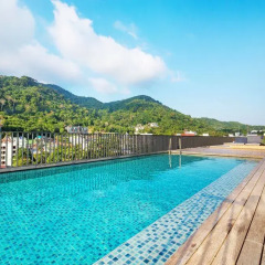 Отель The Deck Condo Patong фото 2