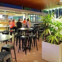 Browns Plains Hotel гостиничный бар