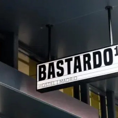 Bastardo Hostel городской автобус