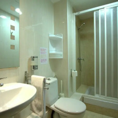 Отель Artistic Hostel BCN Испания, Барселона - отзывы, цены и фото номеров - забронировать отель Artistic Hostel BCN онлайн ванная фото 2