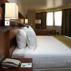 Отель Holiday Inn Riyadh Al-Qasr сейф в номере