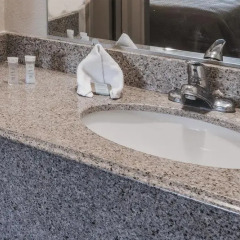 Отель Travelodge Columbus США, Колумбус - отзывы, цены и фото номеров - забронировать отель Travelodge Columbus онлайн ванная