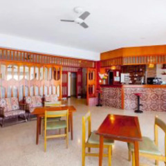 Отель Hostal Flores гостиничный бар
