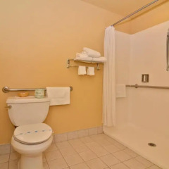 Отель Best Western Topaz Lake Inn ванная фото 2