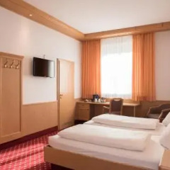 Hotel Gasthof Soller Исманинг комната для гостей