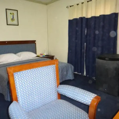 Отель ED Scob Suites Limited сейф в номере