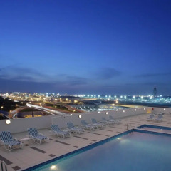Отель Premier Inn Dubai International Airport бассейн