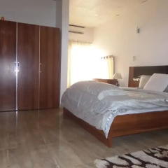 Отель BTE Suites & Civic Center комната для гостей фото 4