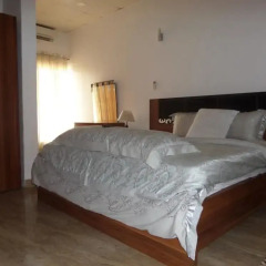 Отель BTE Suites & Civic Center комната для гостей фото 5