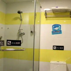 Отель 7Days Inn Pingxiang BuxingJie сейф в номере