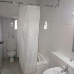 Top Rank Hotel Galaxy Enugu Энугу ванная