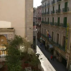 Отель Hostal MiMi Las Ramblas балкон