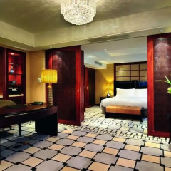 Отель Sofitel Shanghai Hyland сейф в номере