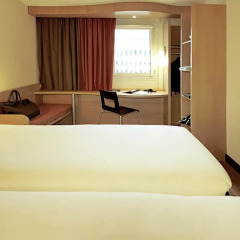 Отель ibis Brussels City Centre сейф в номере